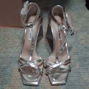 Charles David silver tea strap.Heels Size 10